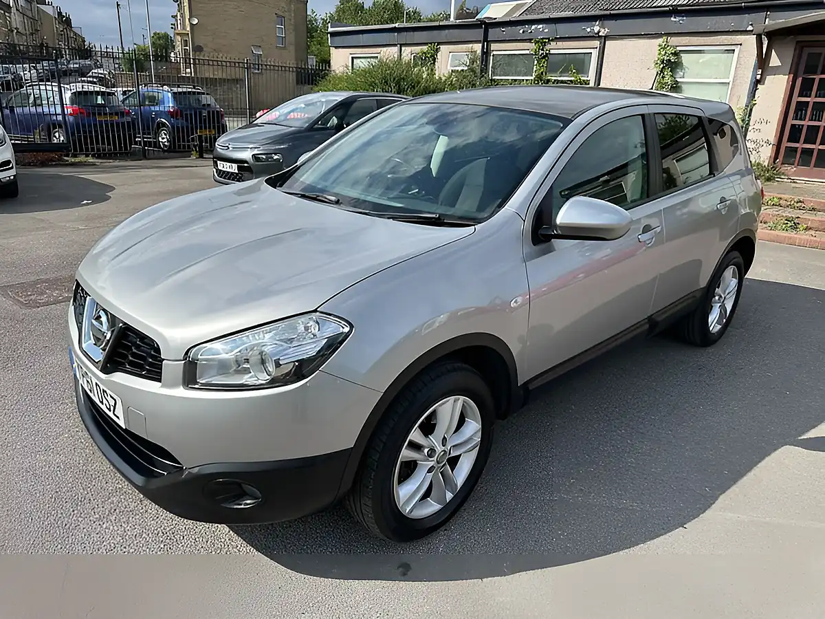 Used 2011 Nissan Qashqai+2 Acenta Silver - Interior and Exterior details 9