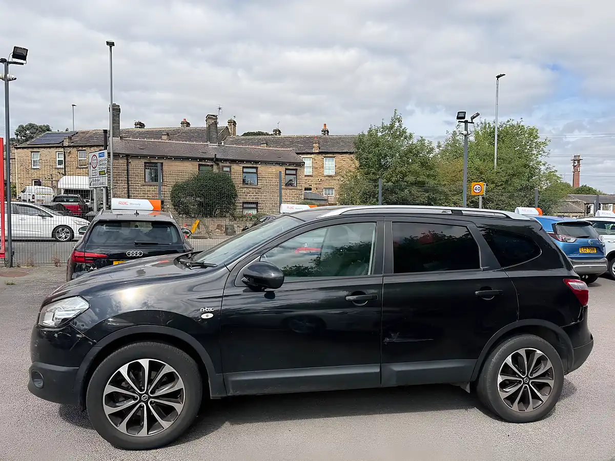 Used 2011 Nissan Qashqai+2 N-Tec Black - Interior and Exterior details 4