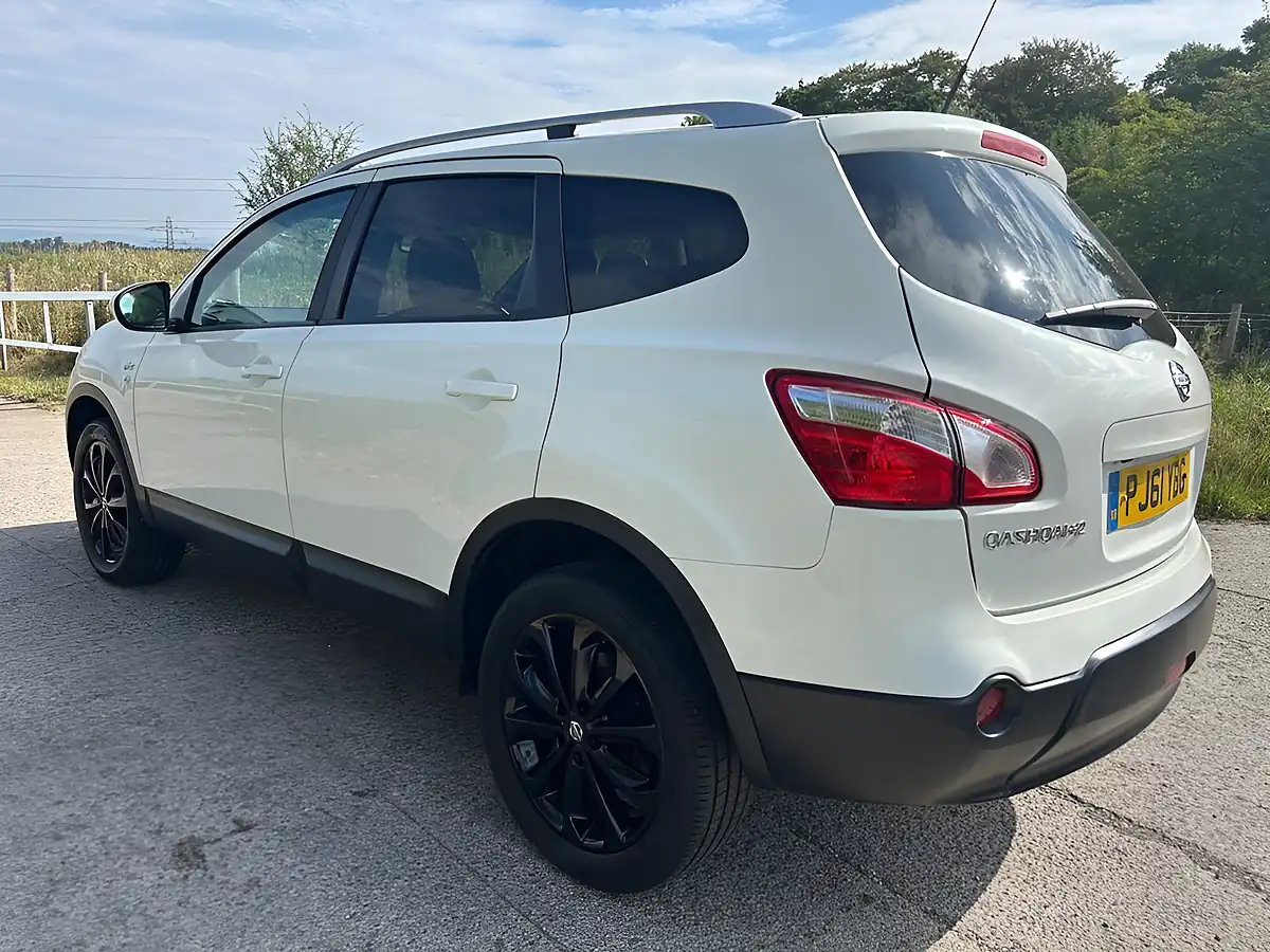 Used 2011 Nissan Qashqai+2 N-Tec White - Interior and Exterior details 10