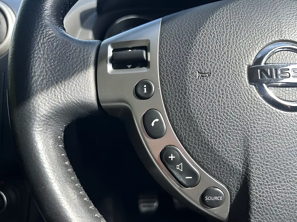 Used 2011 Nissan Qashqai+2 N-Tec White - Interior and Exterior details 12