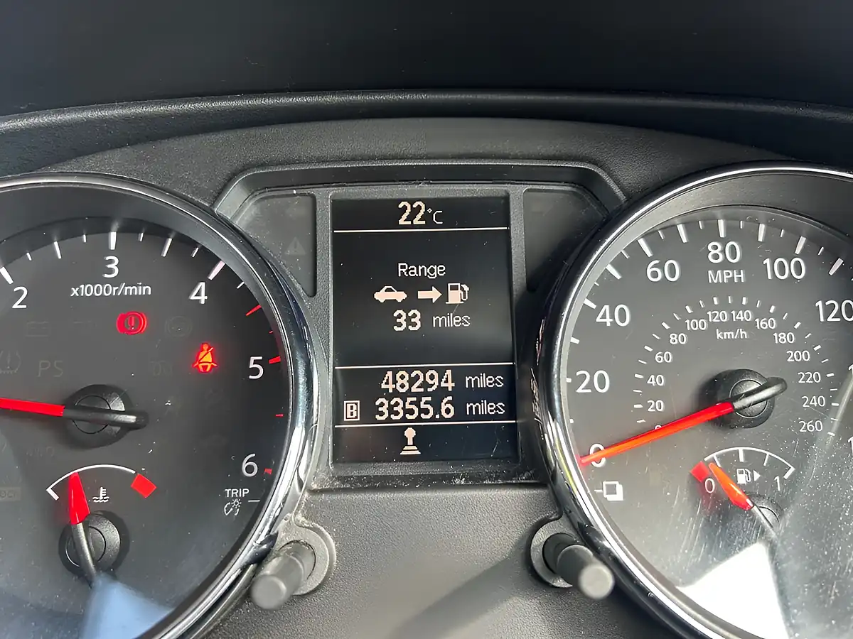 Used 2011 Nissan Qashqai+2 N-Tec White - Interior and Exterior details 14