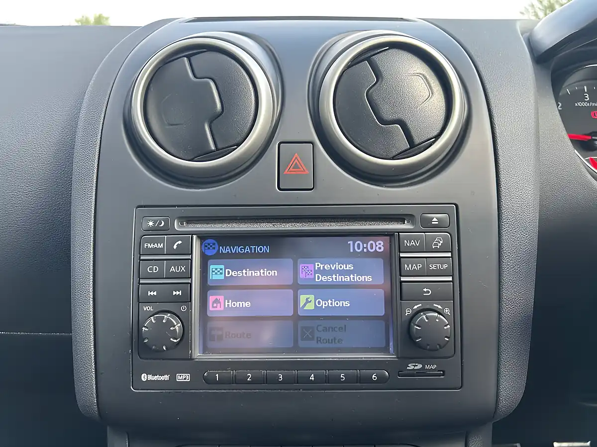 Used 2011 Nissan Qashqai+2 N-Tec White - Interior and Exterior details 16