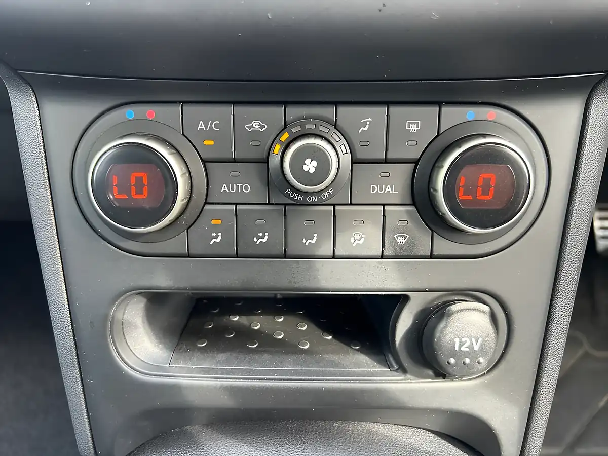 Used 2011 Nissan Qashqai+2 N-Tec White - Interior and Exterior details 17
