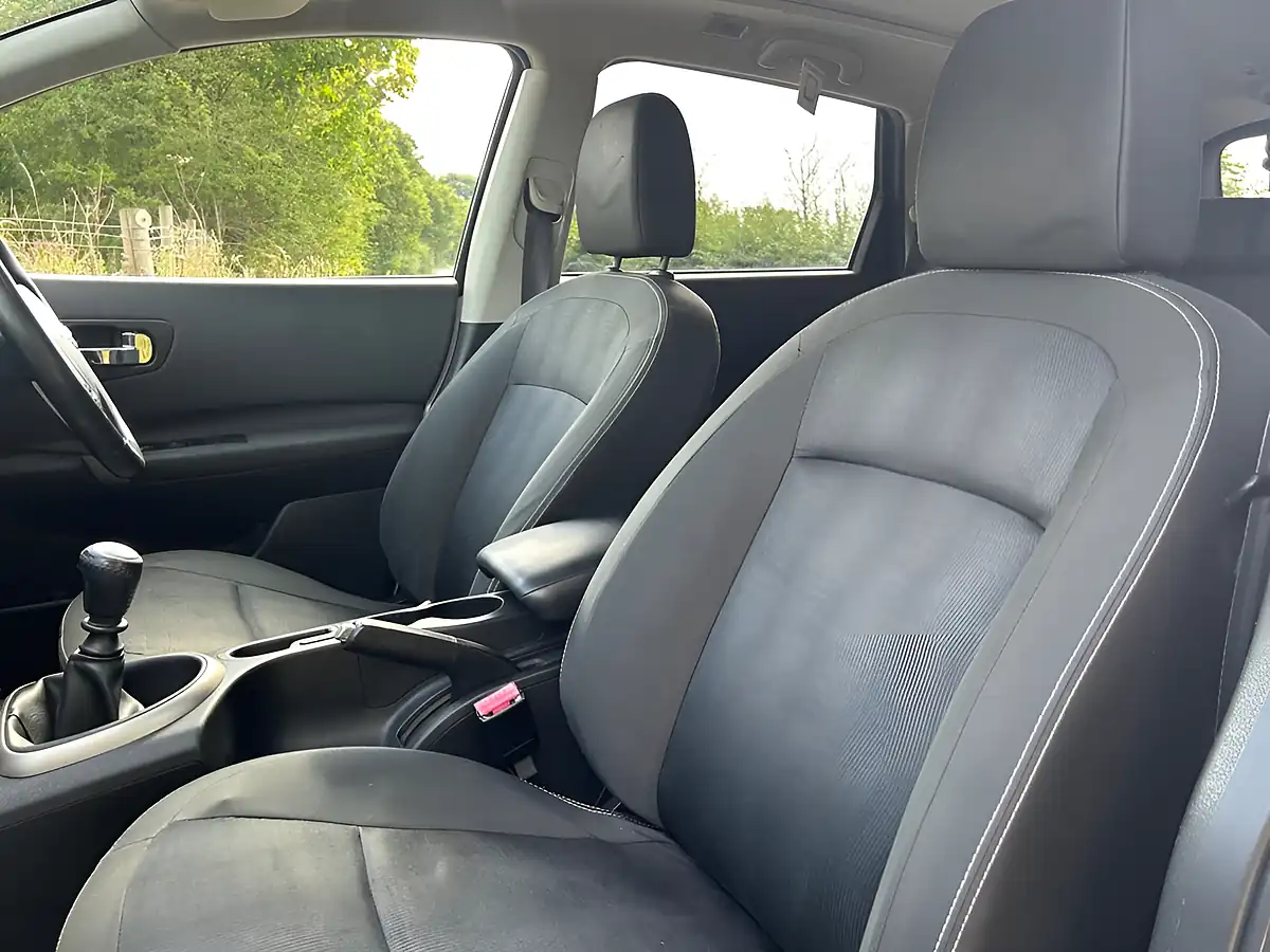 Used 2011 Nissan Qashqai+2 N-Tec White - Interior and Exterior details 18