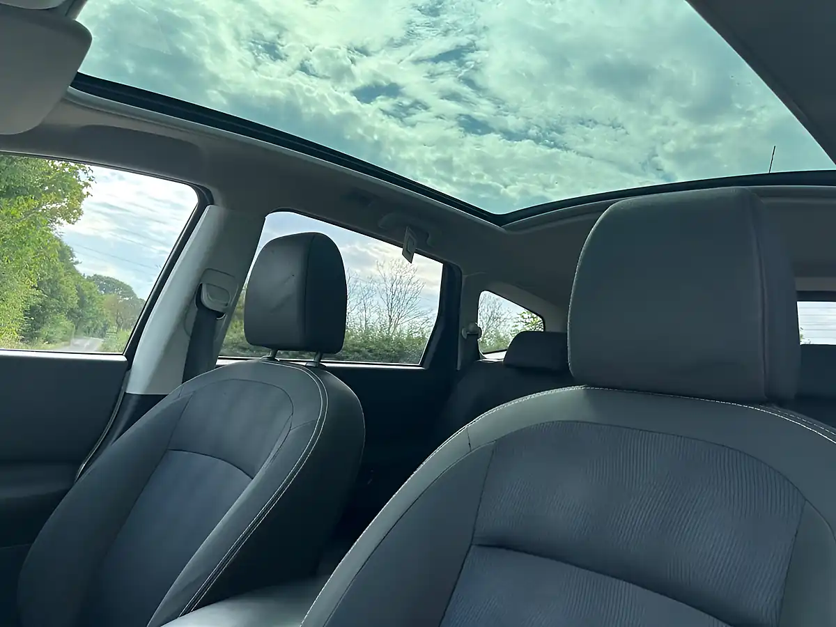 Used 2011 Nissan Qashqai+2 N-Tec White - Interior and Exterior details 19