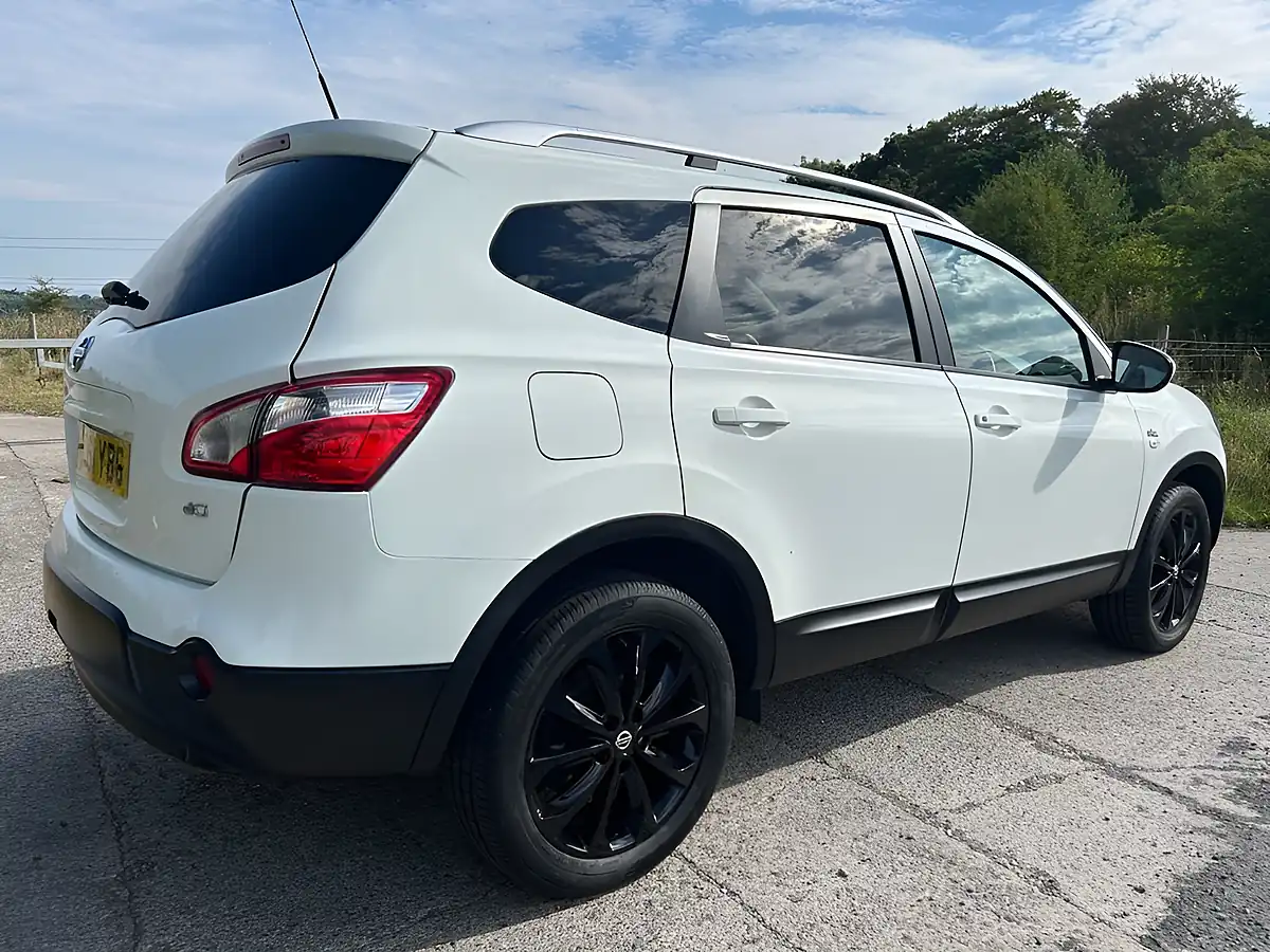Used 2011 Nissan Qashqai+2 N-Tec White - Interior and Exterior details 3