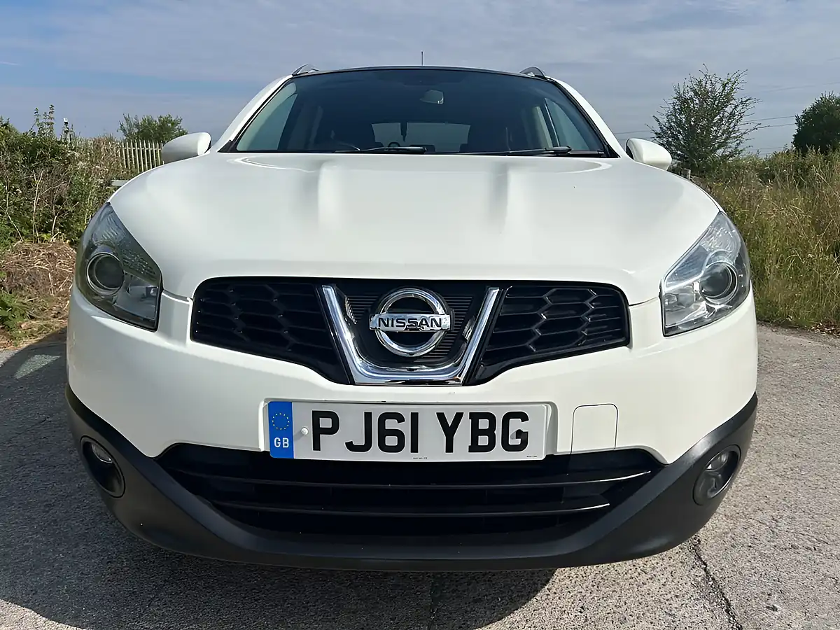 Used 2011 Nissan Qashqai+2 N-Tec White - Interior and Exterior details 7