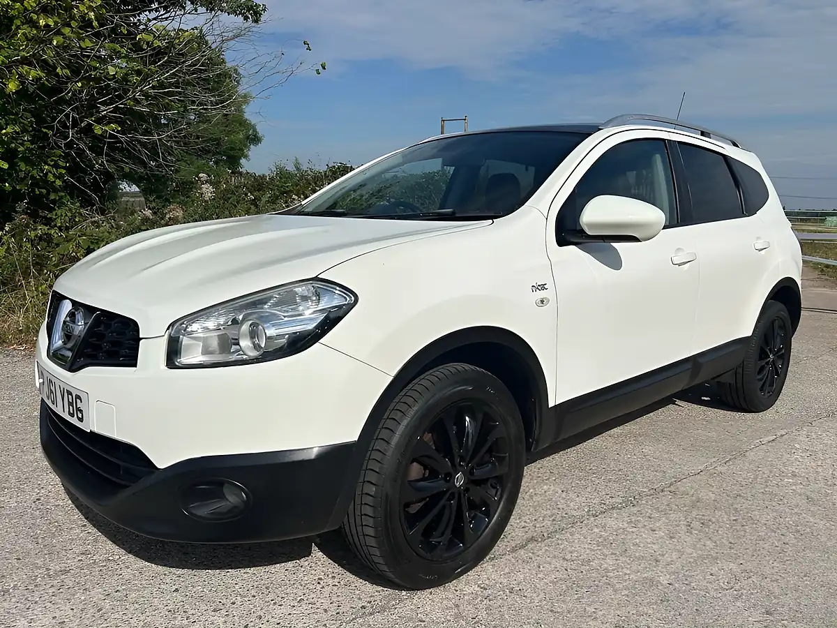 Used 2011 Nissan Qashqai+2 N-Tec White - Interior and Exterior details 8