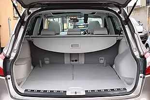 Used 2011 Nissan Qashqai+2 Tekna Beige - Interior and Exterior details 11