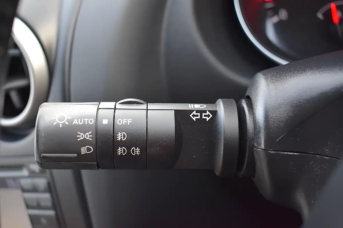 Used 2011 Nissan Qashqai+2 Tekna Beige - Interior and Exterior details 18