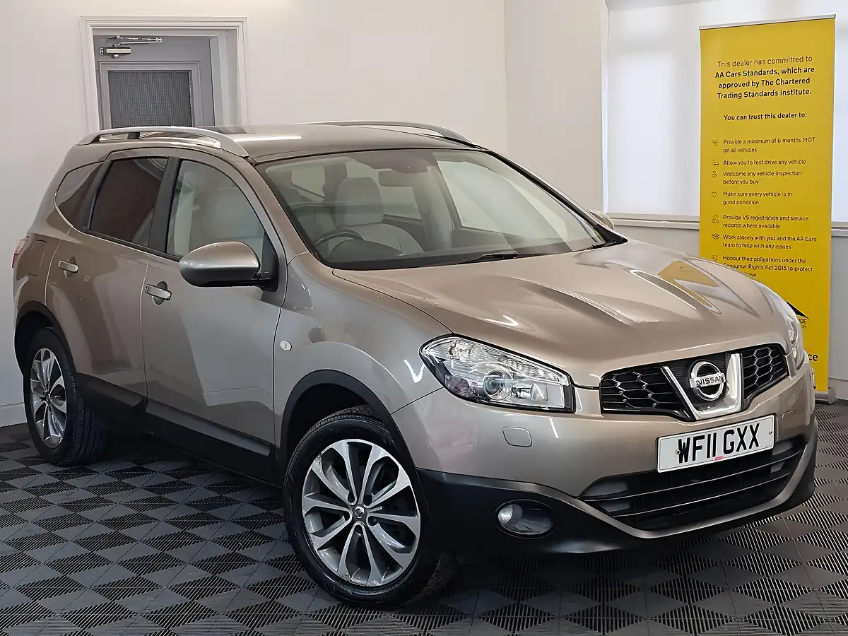 Used 2011 Nissan Qashqai+2 Tekna Beige - Interior and Exterior details 3