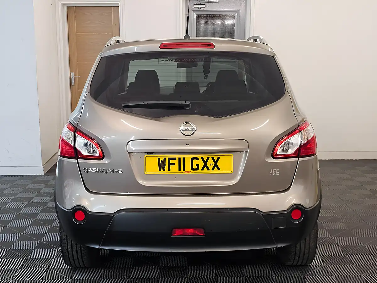 Used 2011 Nissan Qashqai+2 Tekna Beige - Interior and Exterior details 5