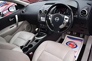 Used 2011 Nissan Qashqai+2 Tekna Beige - Interior and Exterior details 7