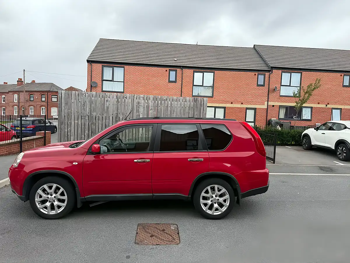 Used 2011 Nissan X-Trail Tekna - Interior and Exterior details 4