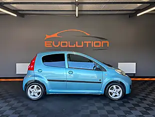 Used 2011 Peugeot 107 Envy Blue - Interior and Exterior details 5