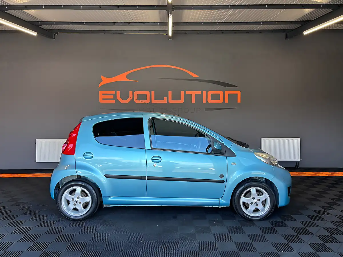 Used 2011 Peugeot 107 Envy Blue - Interior and Exterior details 5