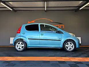 Used 2011 Peugeot 107 Envy Blue - Interior and Exterior details 7