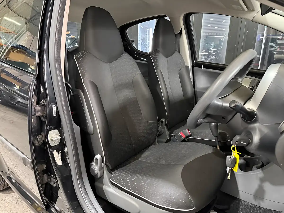 Used 2011 Peugeot 107 Urban Black - Interior and Exterior details 11