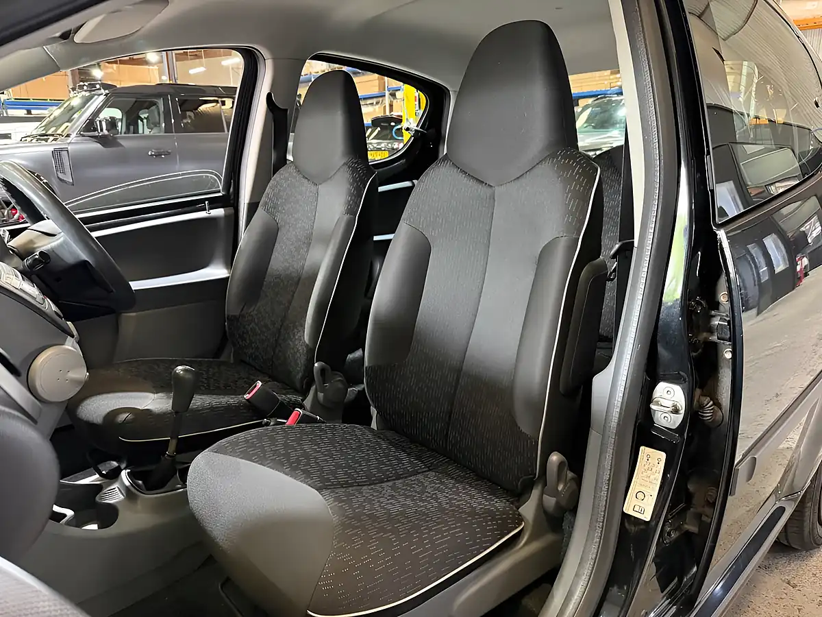 Used 2011 Peugeot 107 Urban Black - Interior and Exterior details 12
