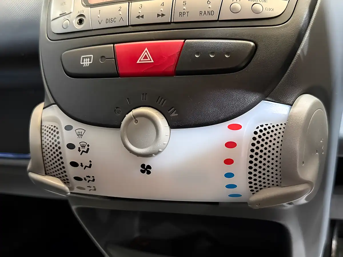Used 2011 Peugeot 107 Urban Black - Interior and Exterior details 15
