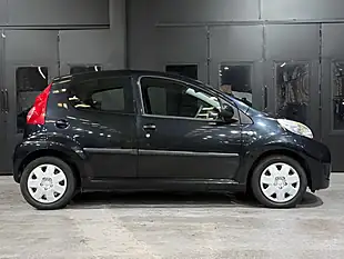 Used 2011 Peugeot 107 Urban Black - Interior and Exterior details 4