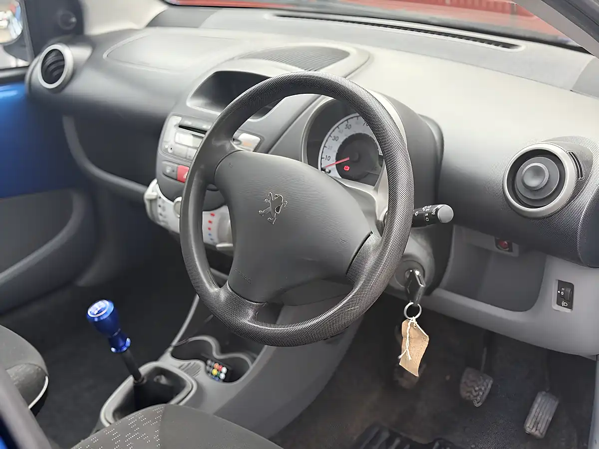 Used 2011 Peugeot 107 Urban Blue - Interior and Exterior details 12