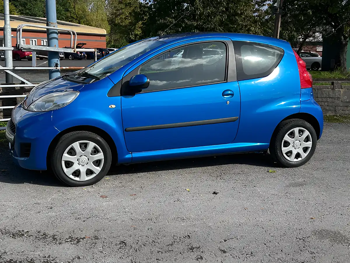 Used 2011 Peugeot 107 Urban Blue - Interior and Exterior details 8