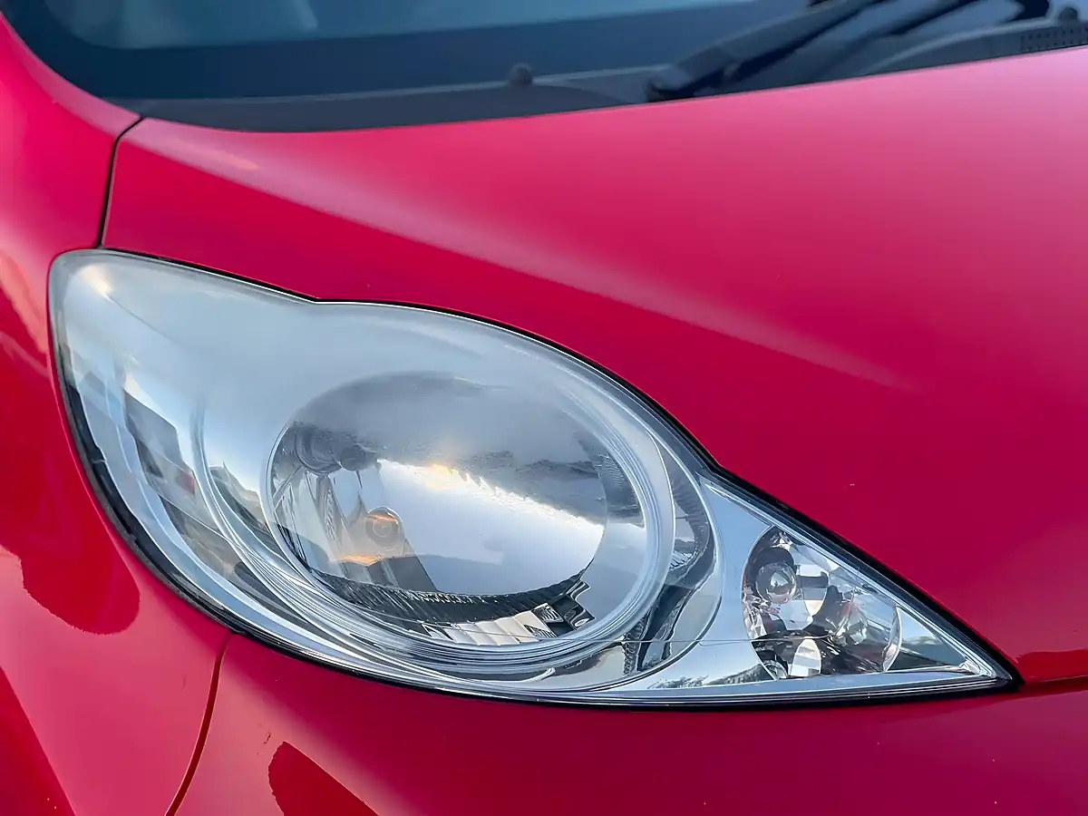 Used 2011 Peugeot 107 Urban Lite Red - Interior and Exterior details 11