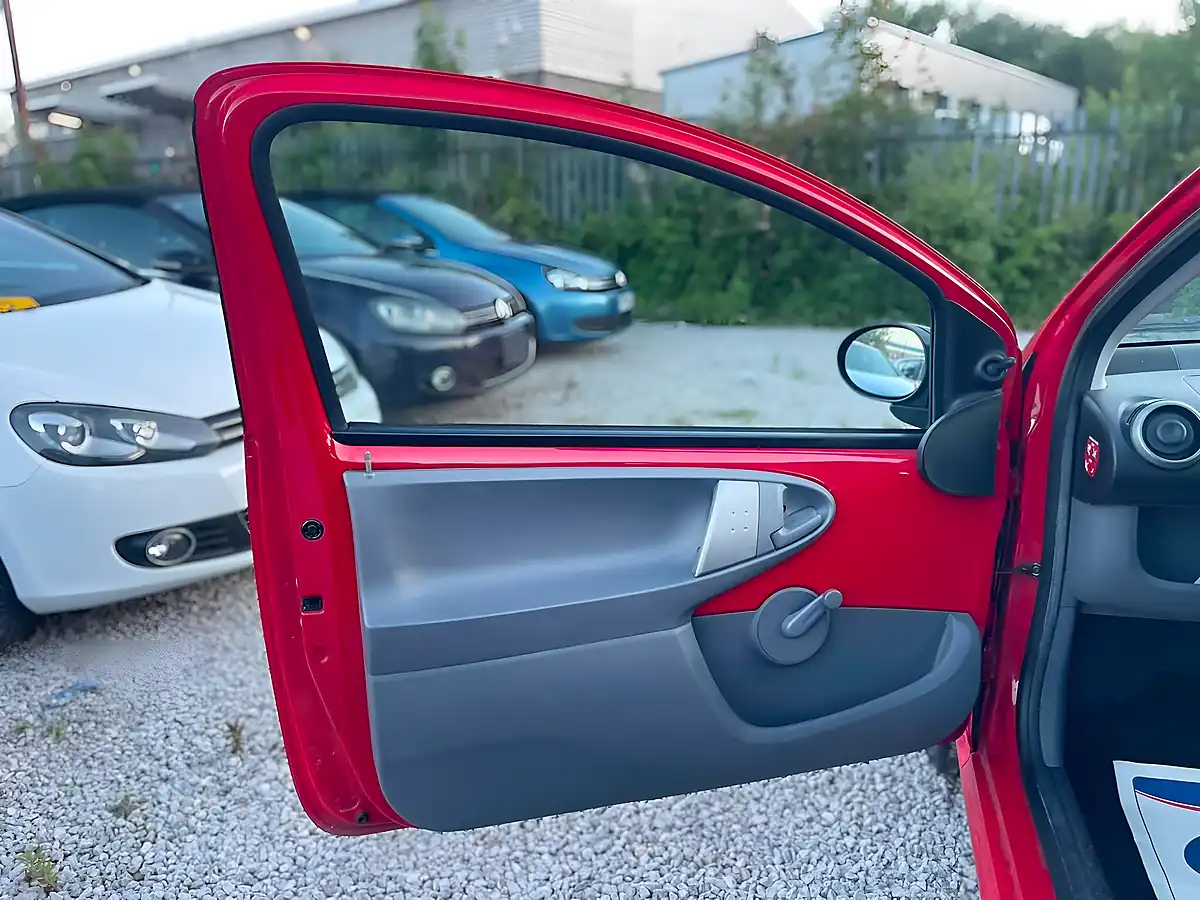 Used 2011 Peugeot 107 Urban Lite Red - Interior and Exterior details 16