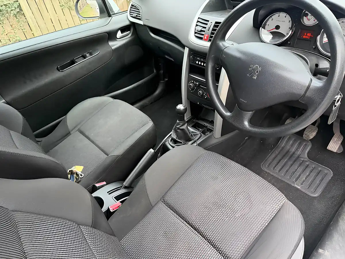 Used 2011 Peugeot 207 Access White - Interior and Exterior details 10