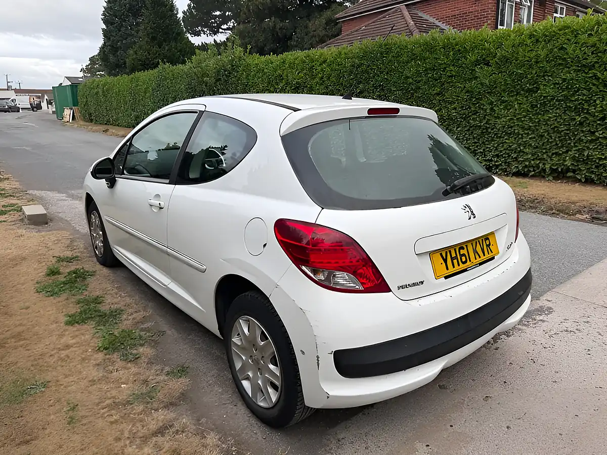 Used 2011 Peugeot 207 Access White - Interior and Exterior details 6