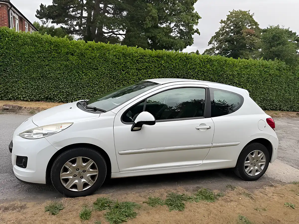 Used 2011 Peugeot 207 Access White - Interior and Exterior details 7