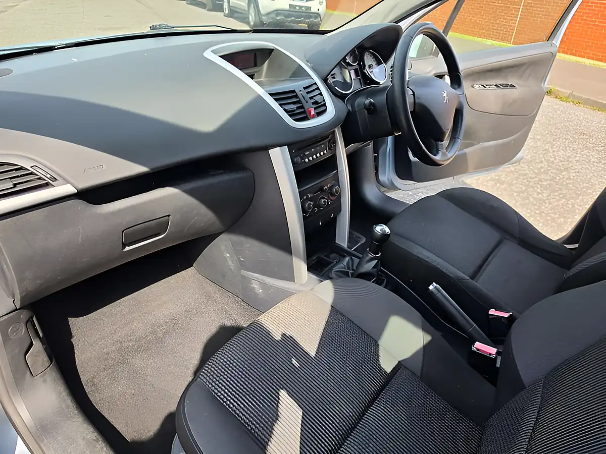 Used 2011 Peugeot 207 Active Blue - Interior and Exterior details 17