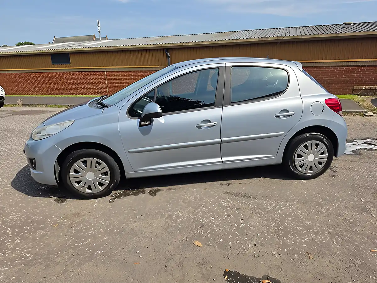 Used 2011 Peugeot 207 Active Blue - Interior and Exterior details 8