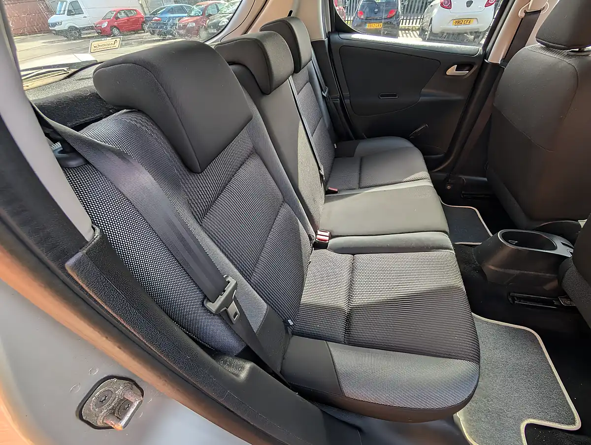 Used 2011 Peugeot 207 Active Silver - Interior and Exterior details 10