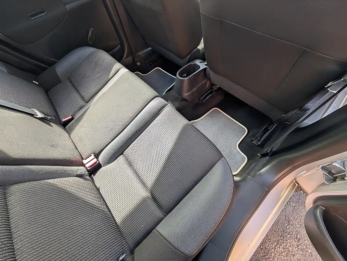 Used 2011 Peugeot 207 Active Silver - Interior and Exterior details 11