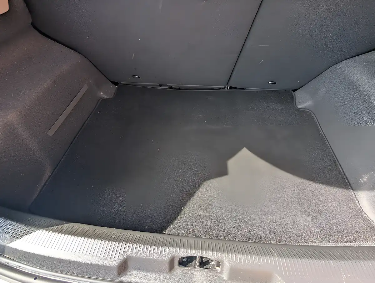 Used 2011 Peugeot 207 Active Silver - Interior and Exterior details 12