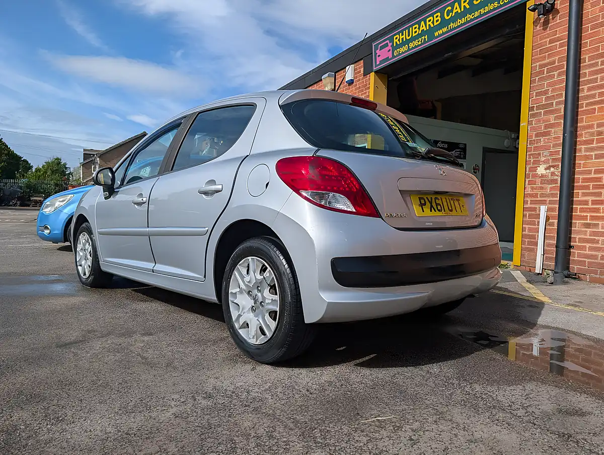 Used 2011 Peugeot 207 Active Silver - Interior and Exterior details 4