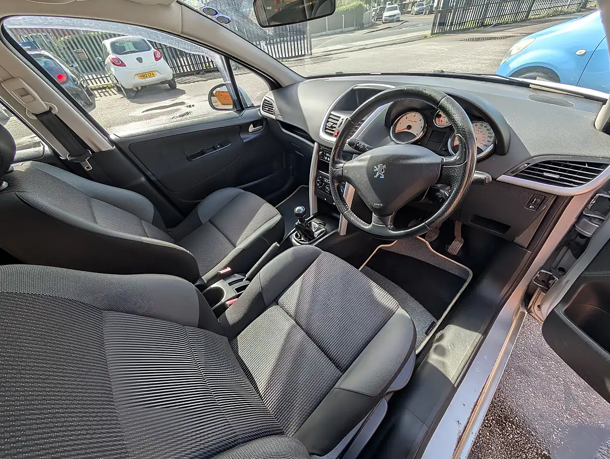 Used 2011 Peugeot 207 Active Silver - Interior and Exterior details 8