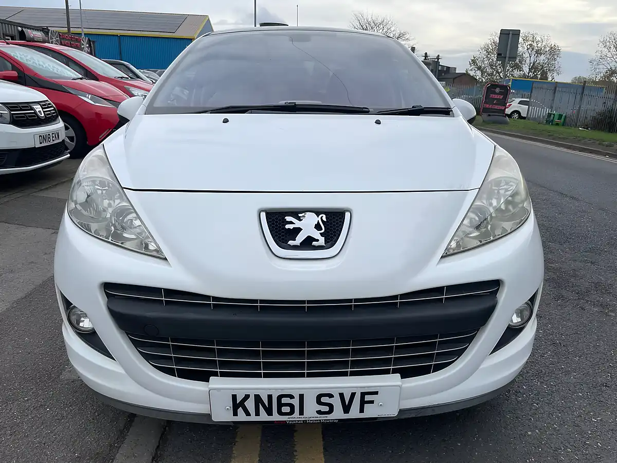 Used 2011 Peugeot 207 Allure White - Interior and Exterior details 4
