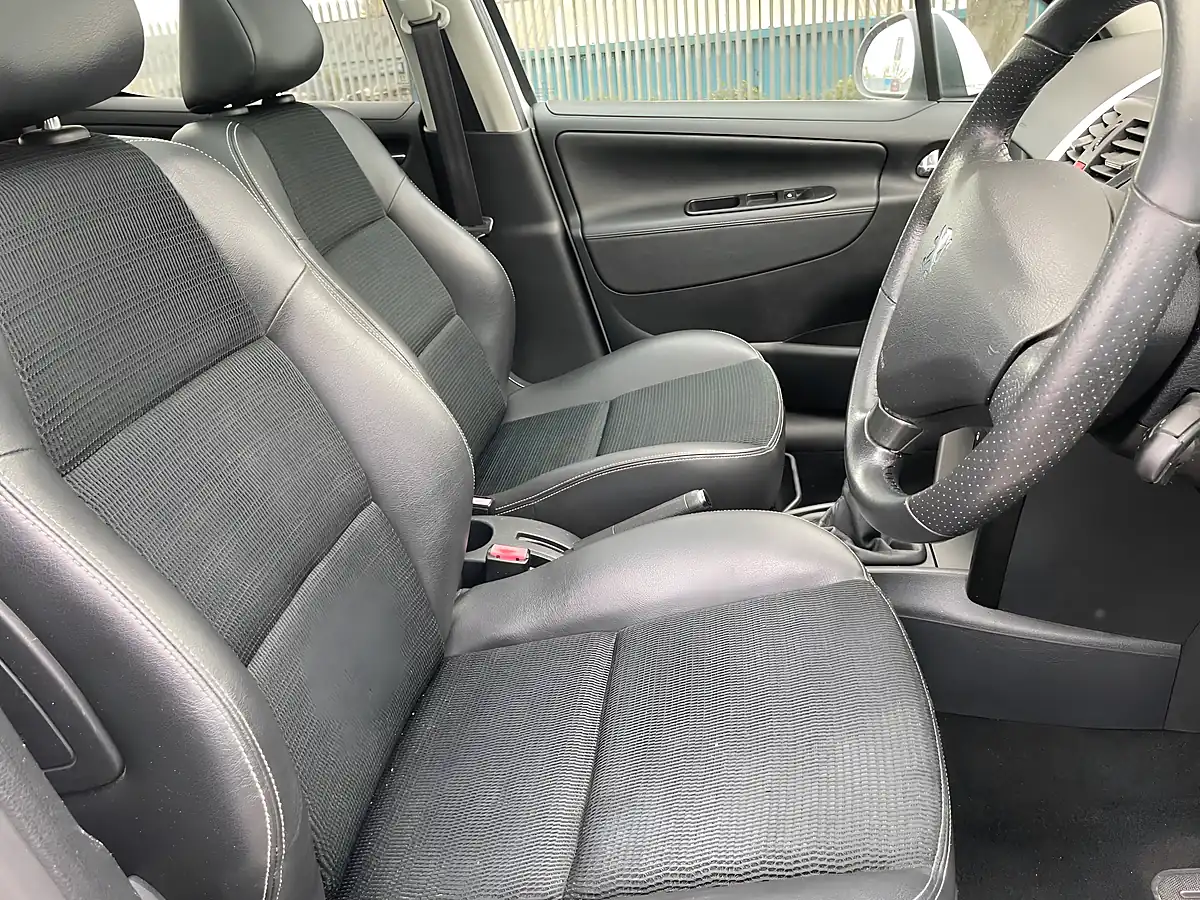 Used 2011 Peugeot 207 Allure White - Interior and Exterior details 6