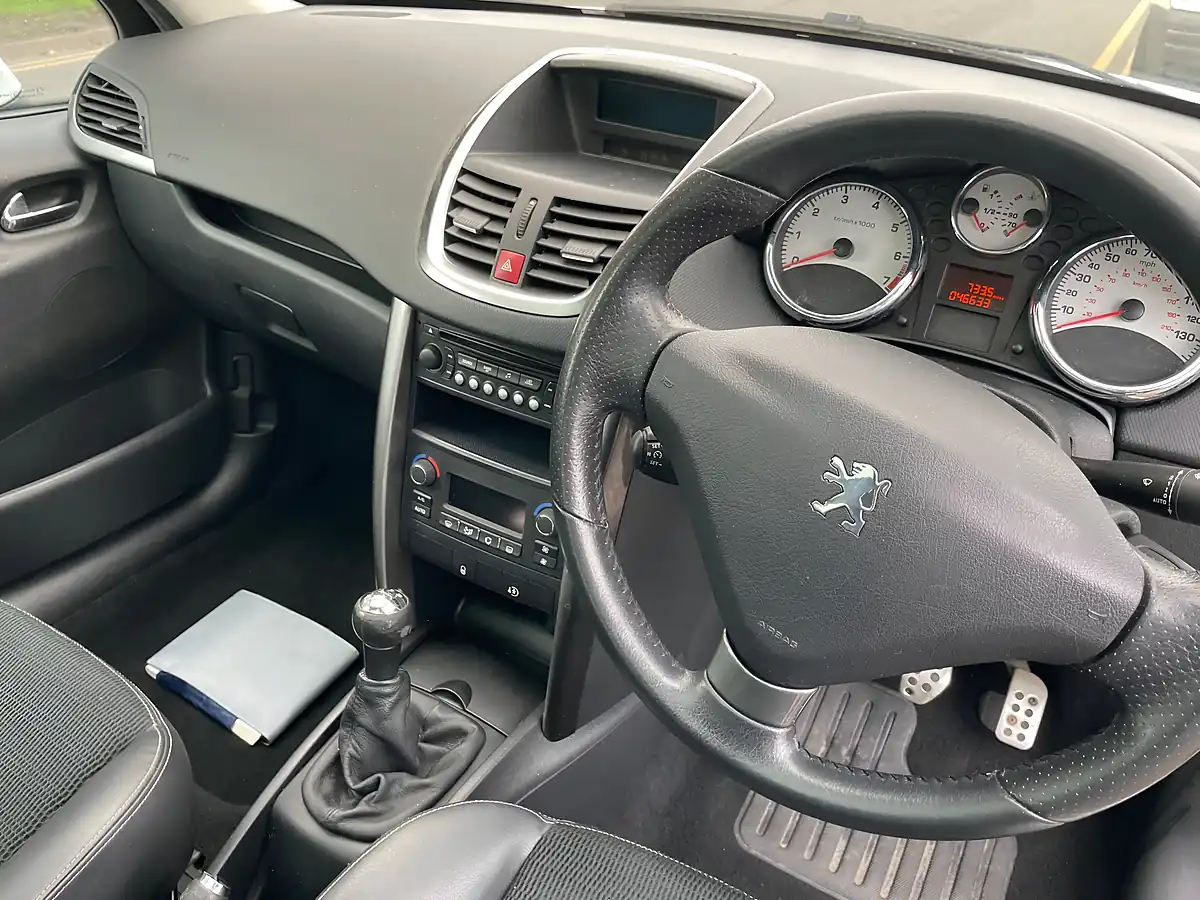 Used 2011 Peugeot 207 Allure White - Interior and Exterior details 7