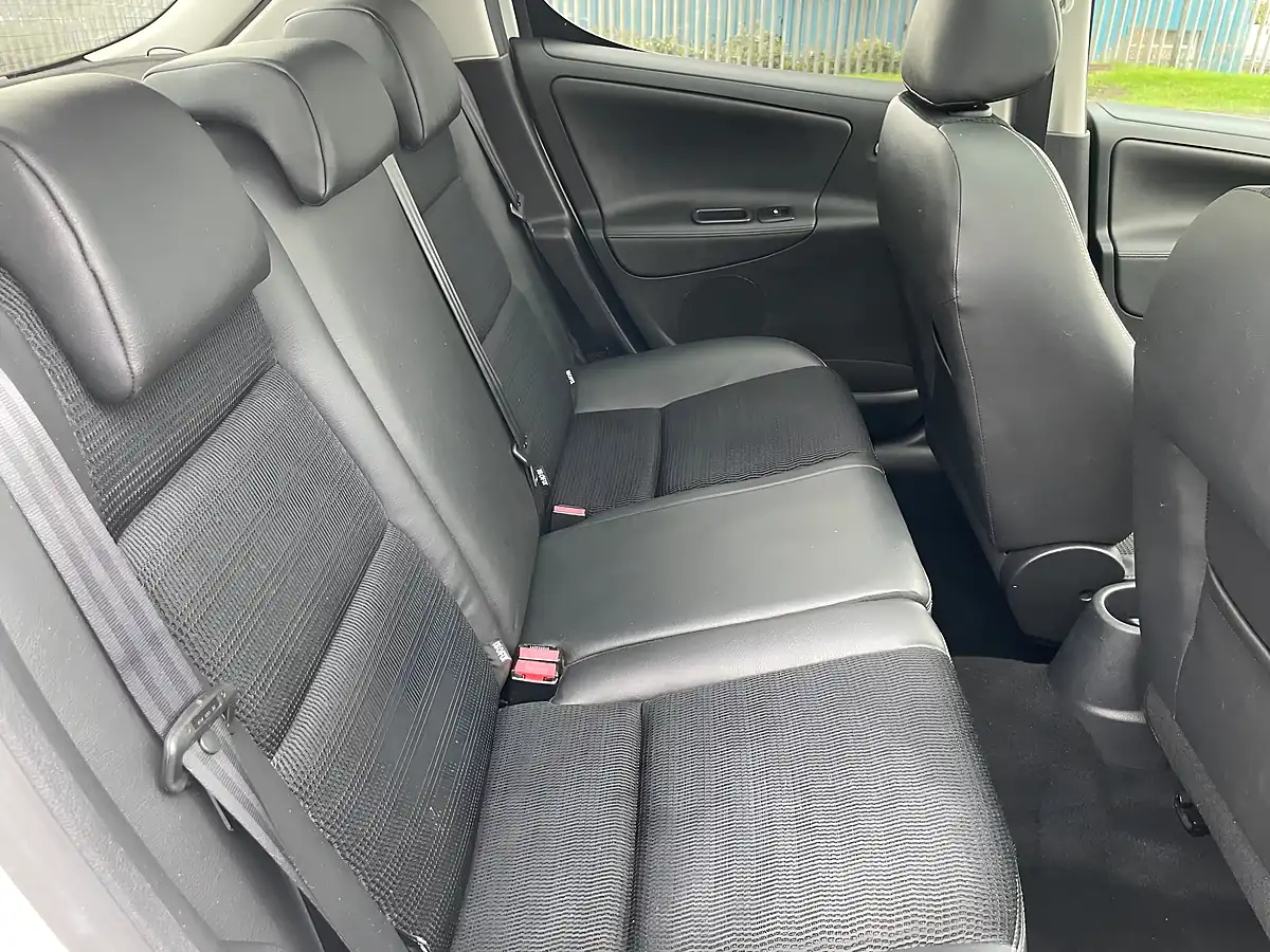Used 2011 Peugeot 207 Allure White - Interior and Exterior details 8