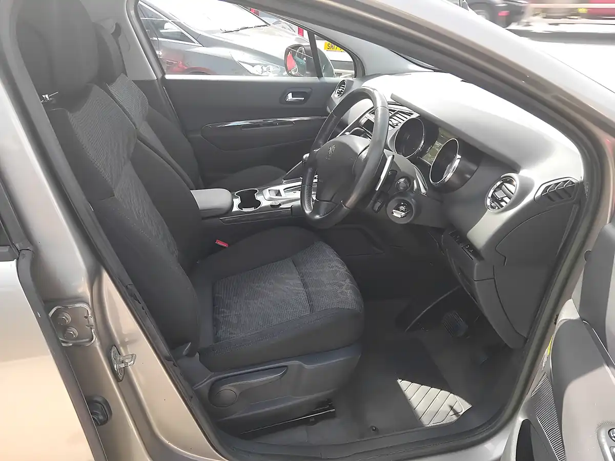 Used 2011 Peugeot 3008 Sport Grey - Interior and Exterior details 12
