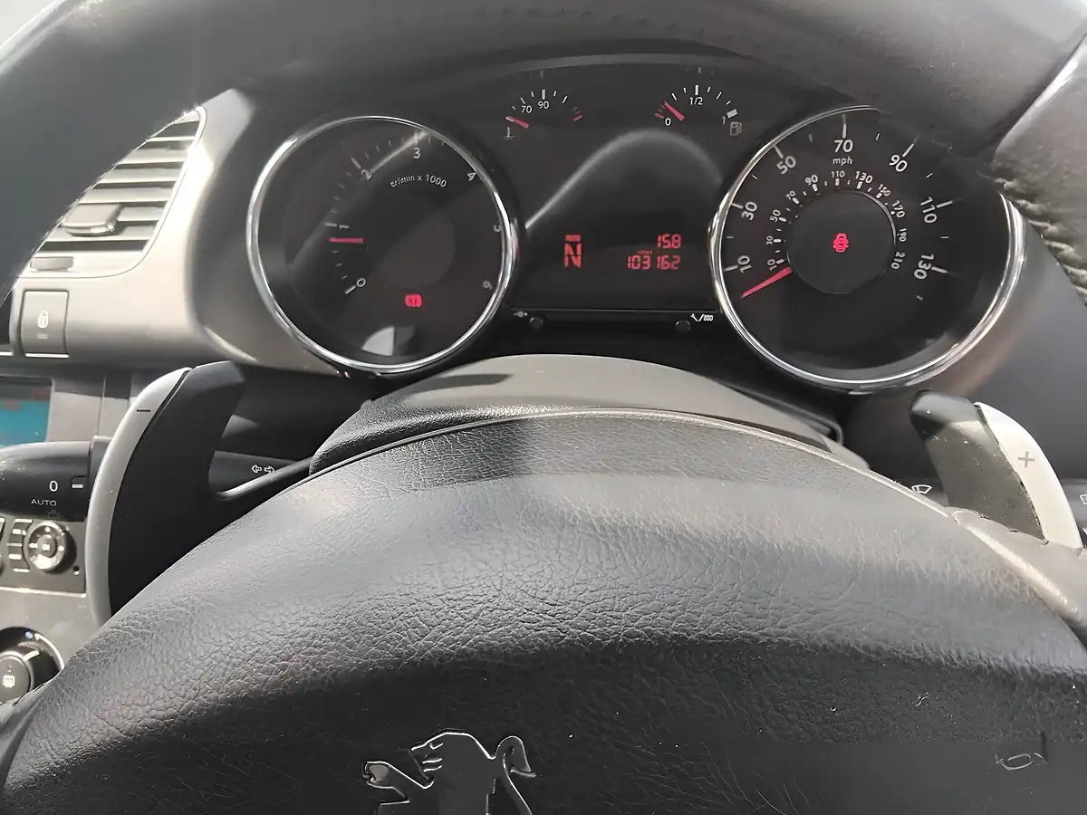 Used 2011 Peugeot 3008 Sport Grey - Interior and Exterior details 17