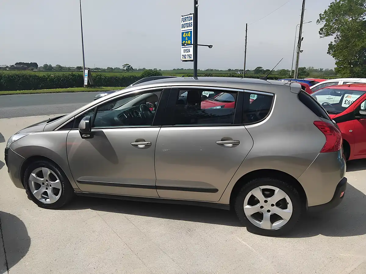 Used 2011 Peugeot 3008 Sport Grey - Interior and Exterior details 4