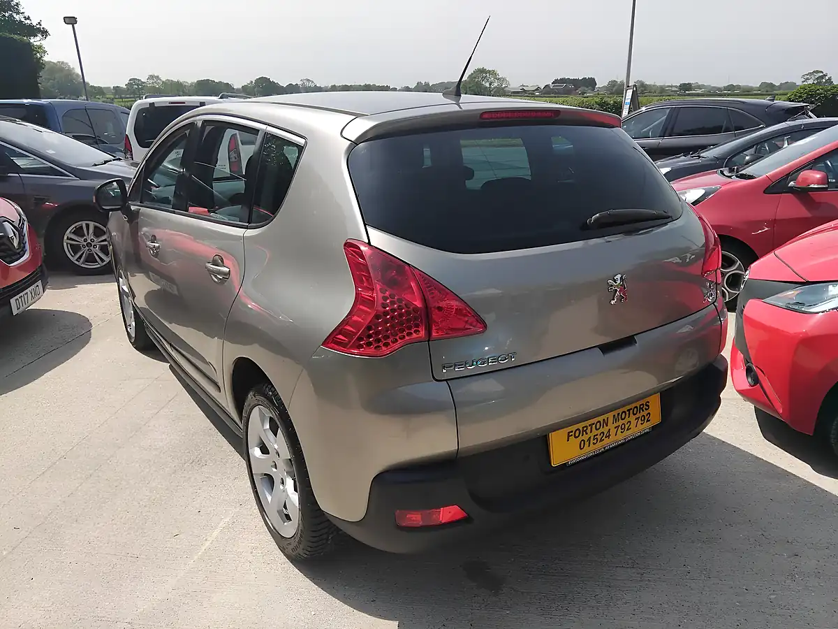 Used 2011 Peugeot 3008 Sport Grey - Interior and Exterior details 5