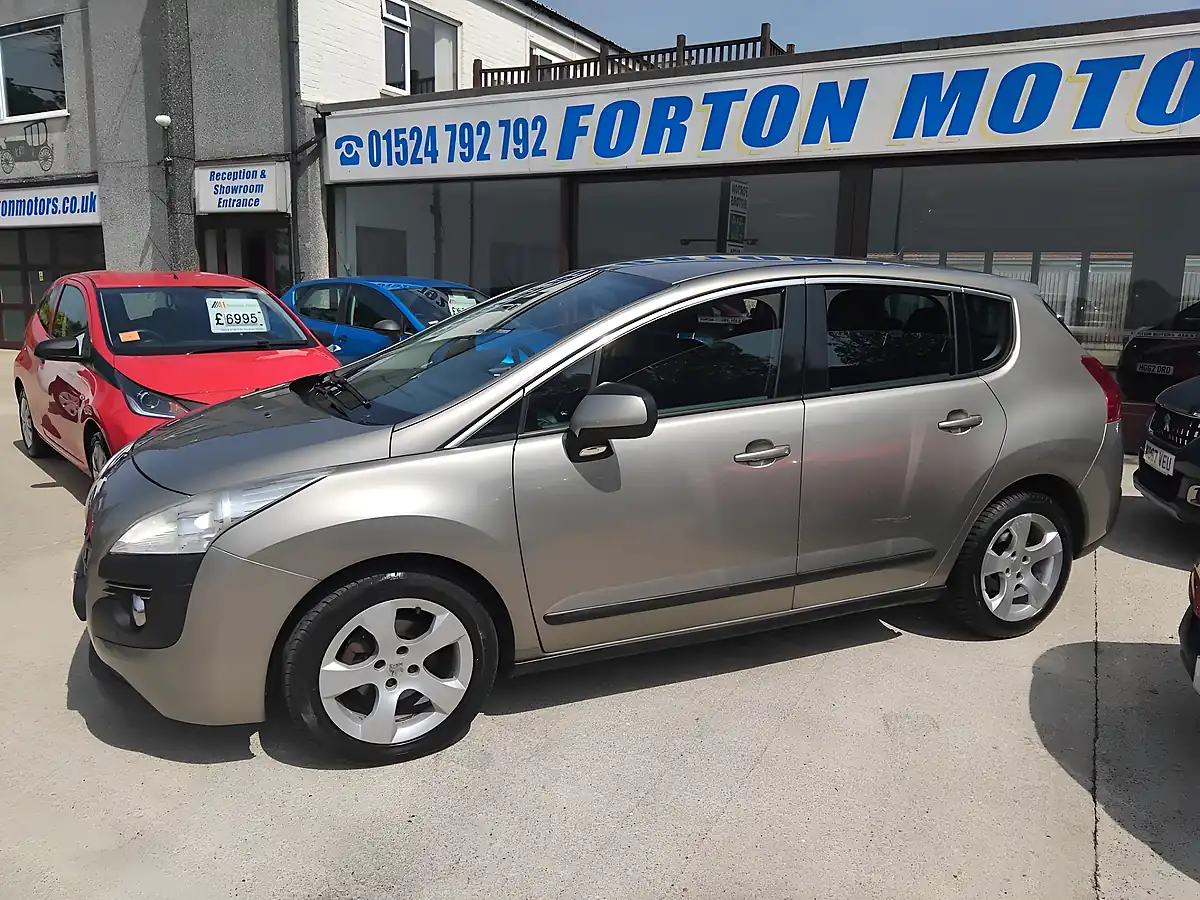 Used 2011 Peugeot 3008 Sport Grey - Interior and Exterior details 9