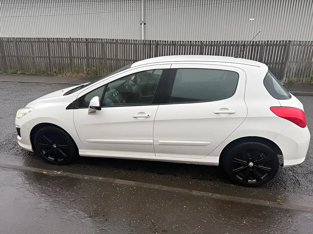 Used 2011 Peugeot 308 Active White - Interior and Exterior details 10