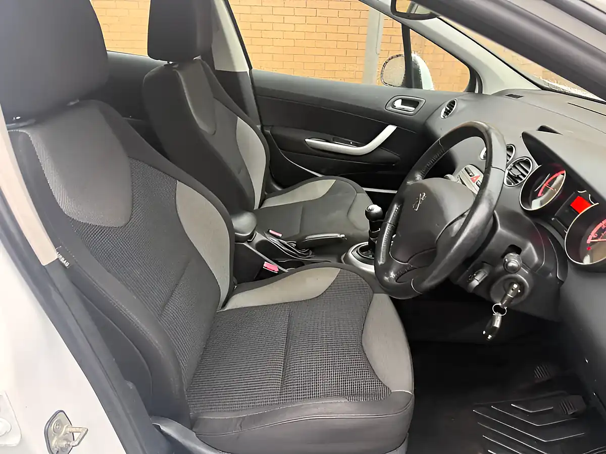 Used 2011 Peugeot 308 Active White - Interior and Exterior details 11